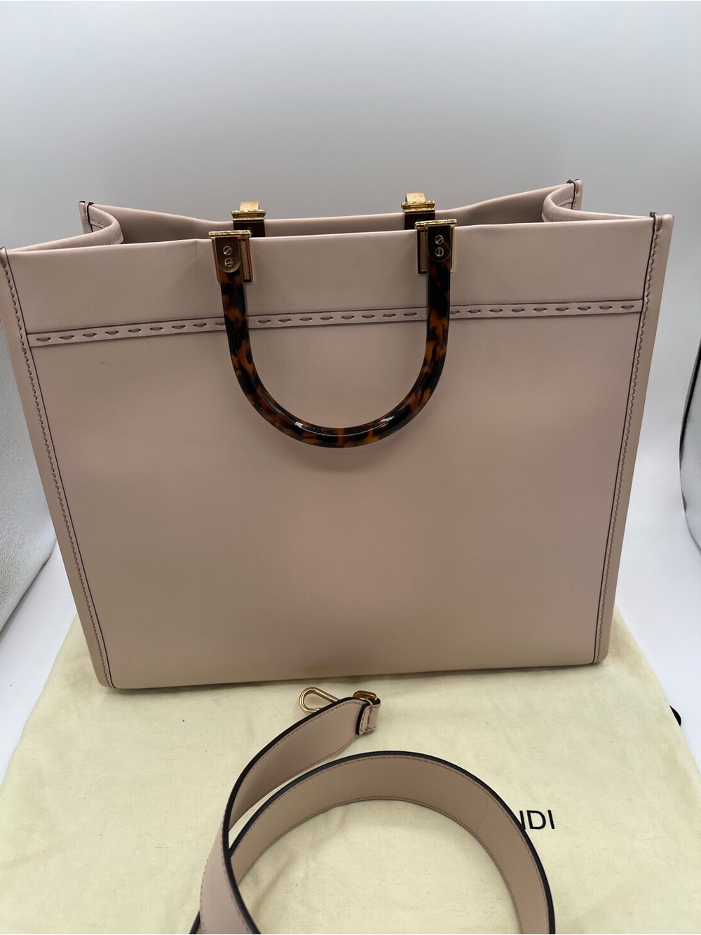 Fendi Leather Sunshine Medium Shopper Tote bag light pink🔥 - Picture 2 of 10